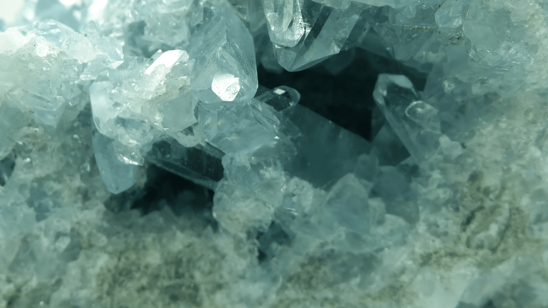 Água Marinha: o cristal da paz, comunicação e cura emocional