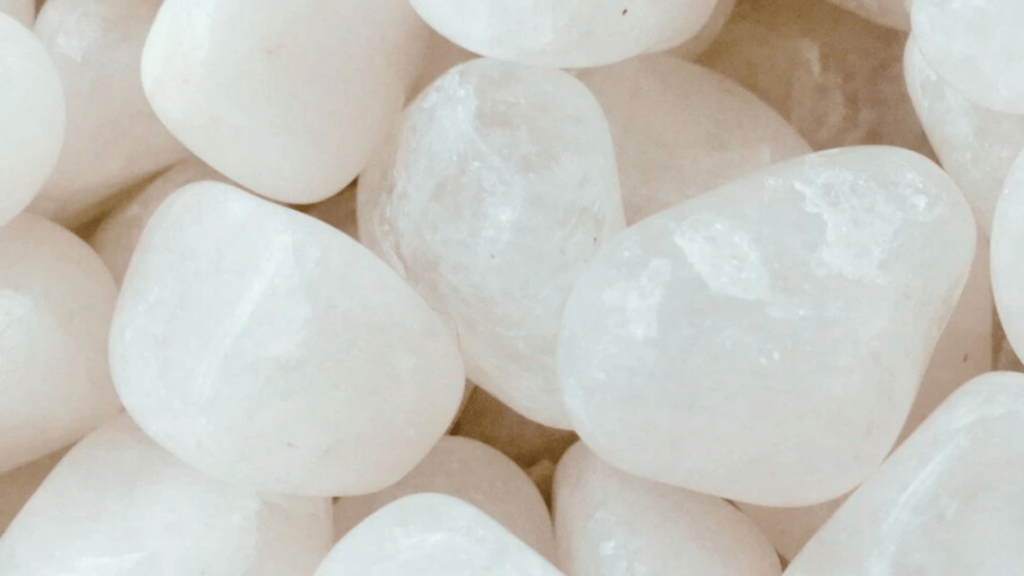 Quartzo Branco: Sabedoria e Luz Espiritual