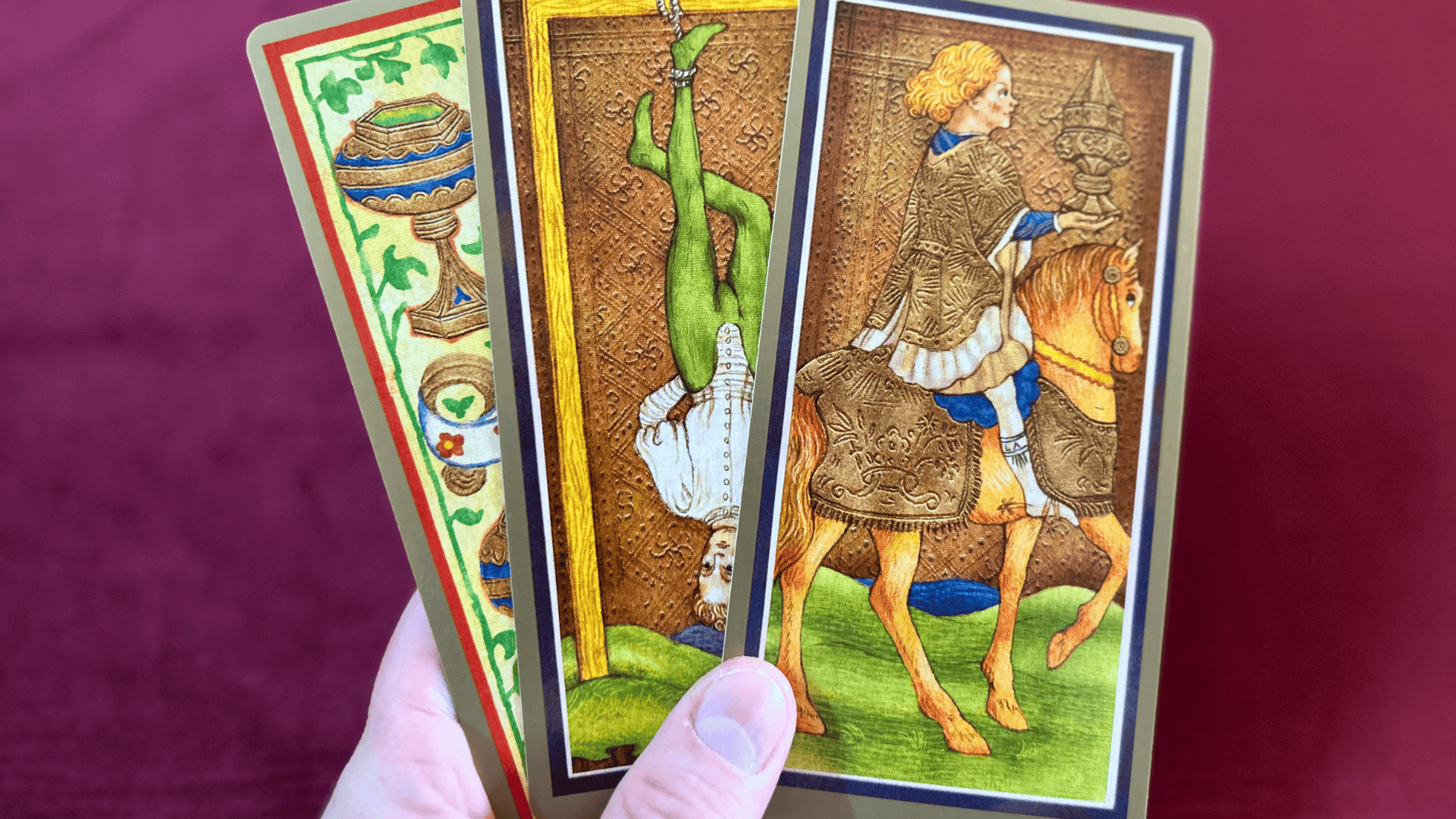 Amor que não anda: o que o Tarô revela sobre ficar presa a uma história parada