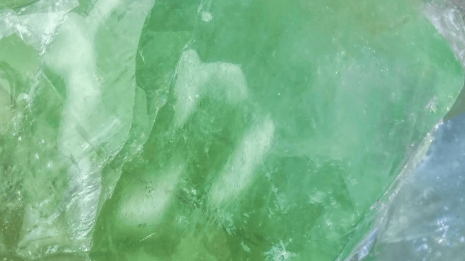 Calcita Verde: Equilíbrio, Cura Emocional e Renovação Espiritual