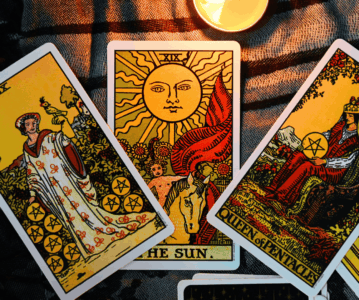 Consulta de Tarô: perguntas, mitos e o poder da orientação espiritual