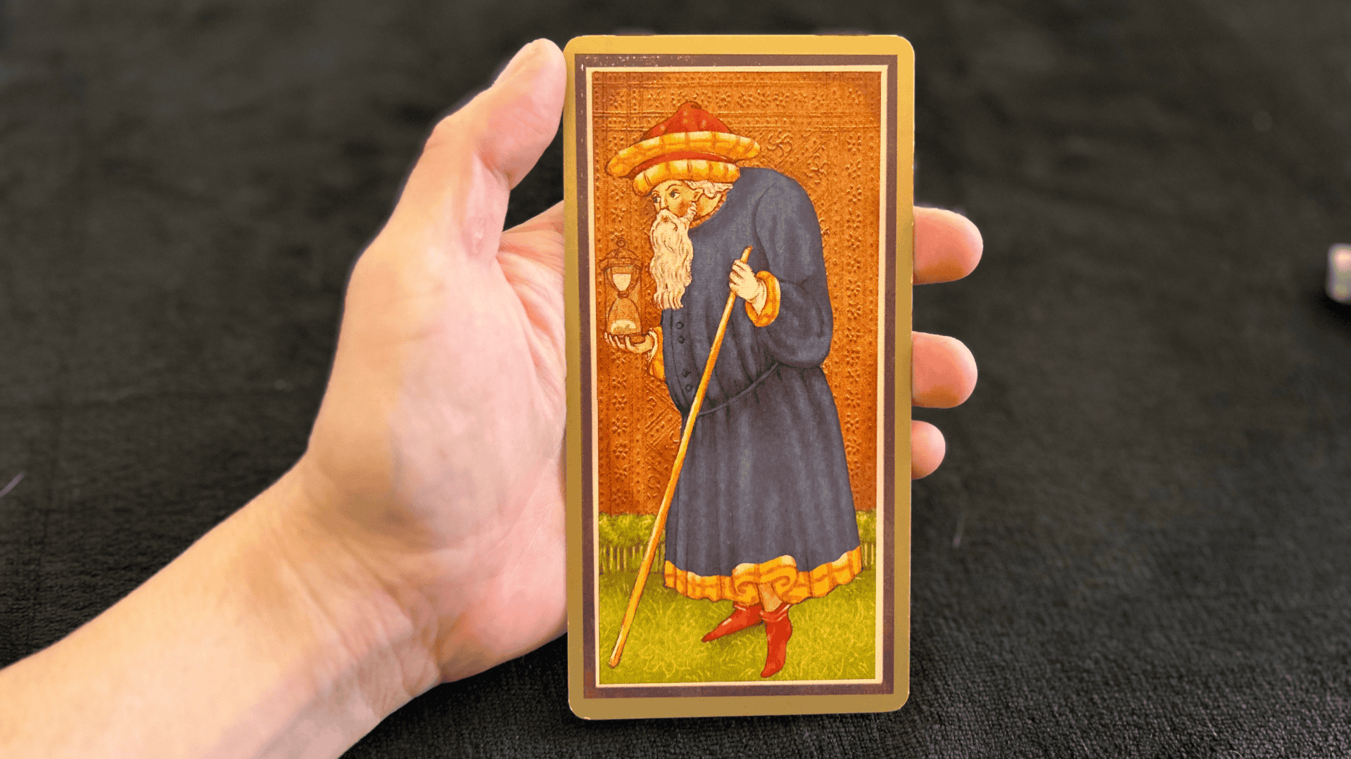 Vazio emocional: como o Tarô pode ajudar a encontrar um novo sentido